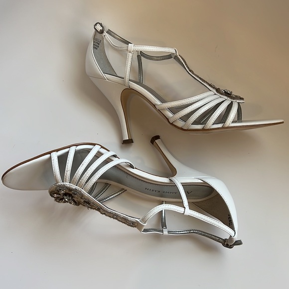 Anne Klein "Akodelle" white leather beaded T strap heeled sandals - Picture 3 of 6
